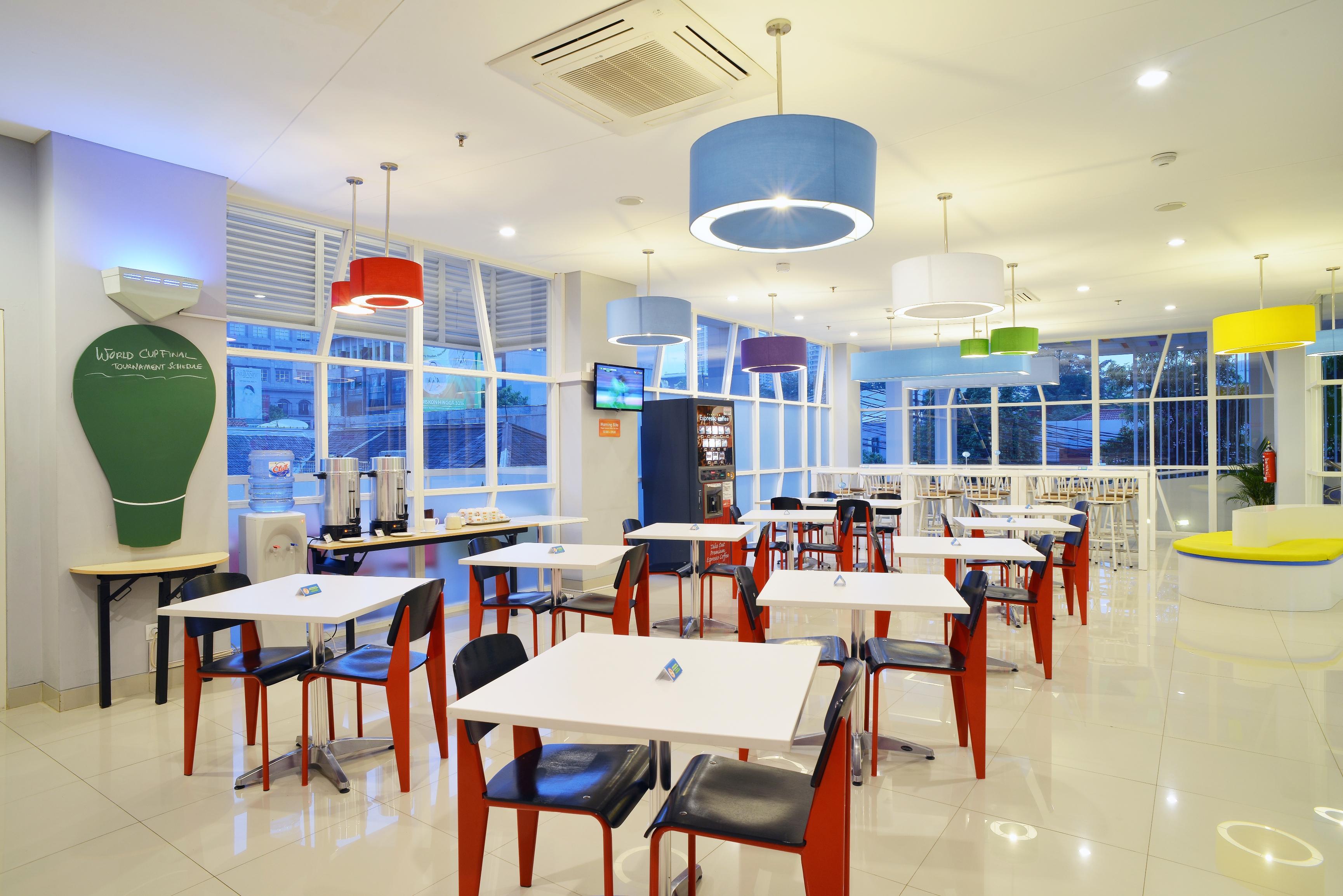 Pop! Hotel Kemang Jakarta Buitenkant foto