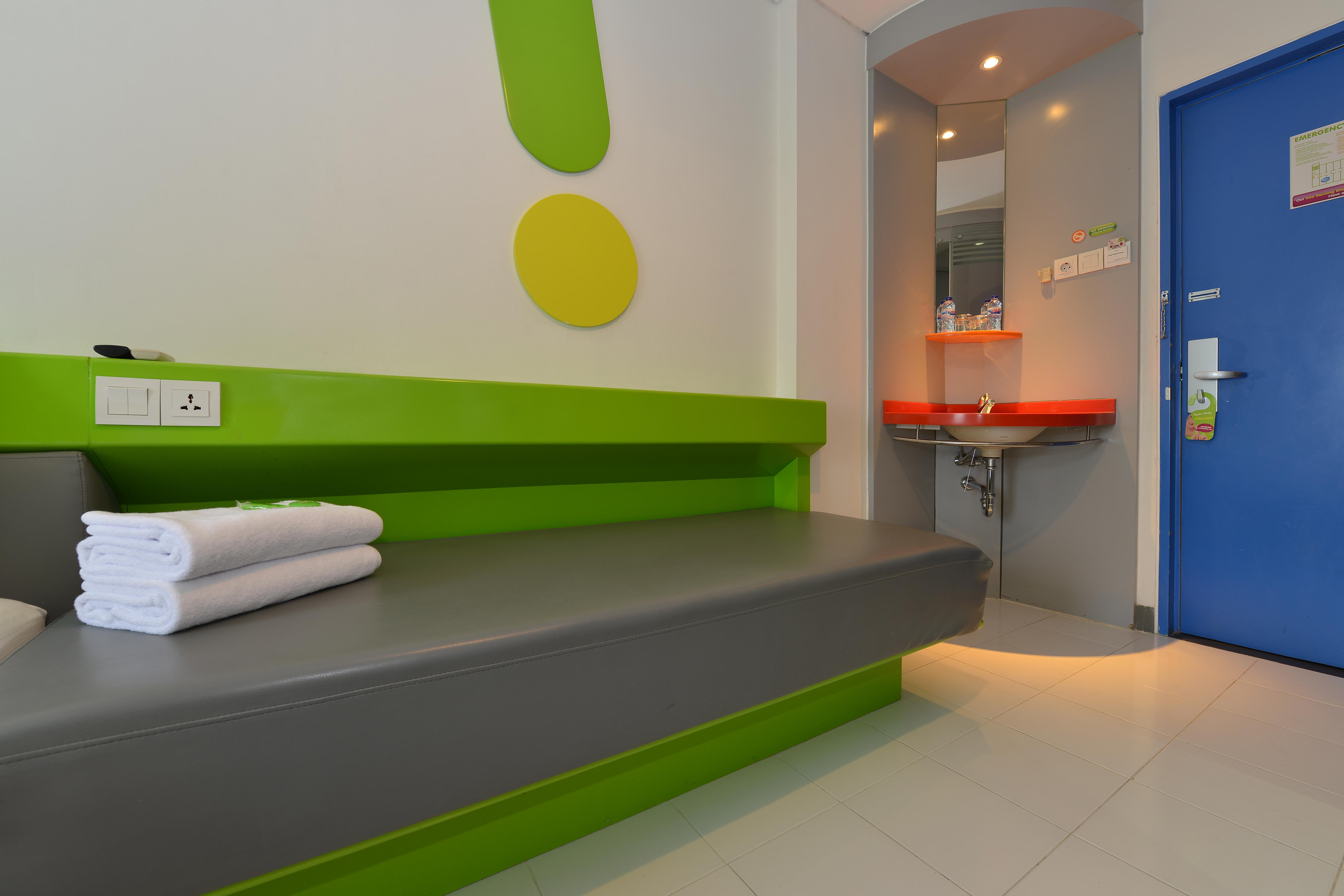 Pop! Hotel Kemang Jakarta Buitenkant foto