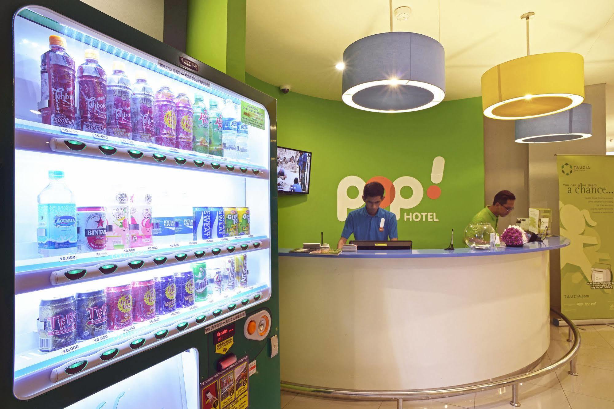 Pop! Hotel Kemang Jakarta Buitenkant foto