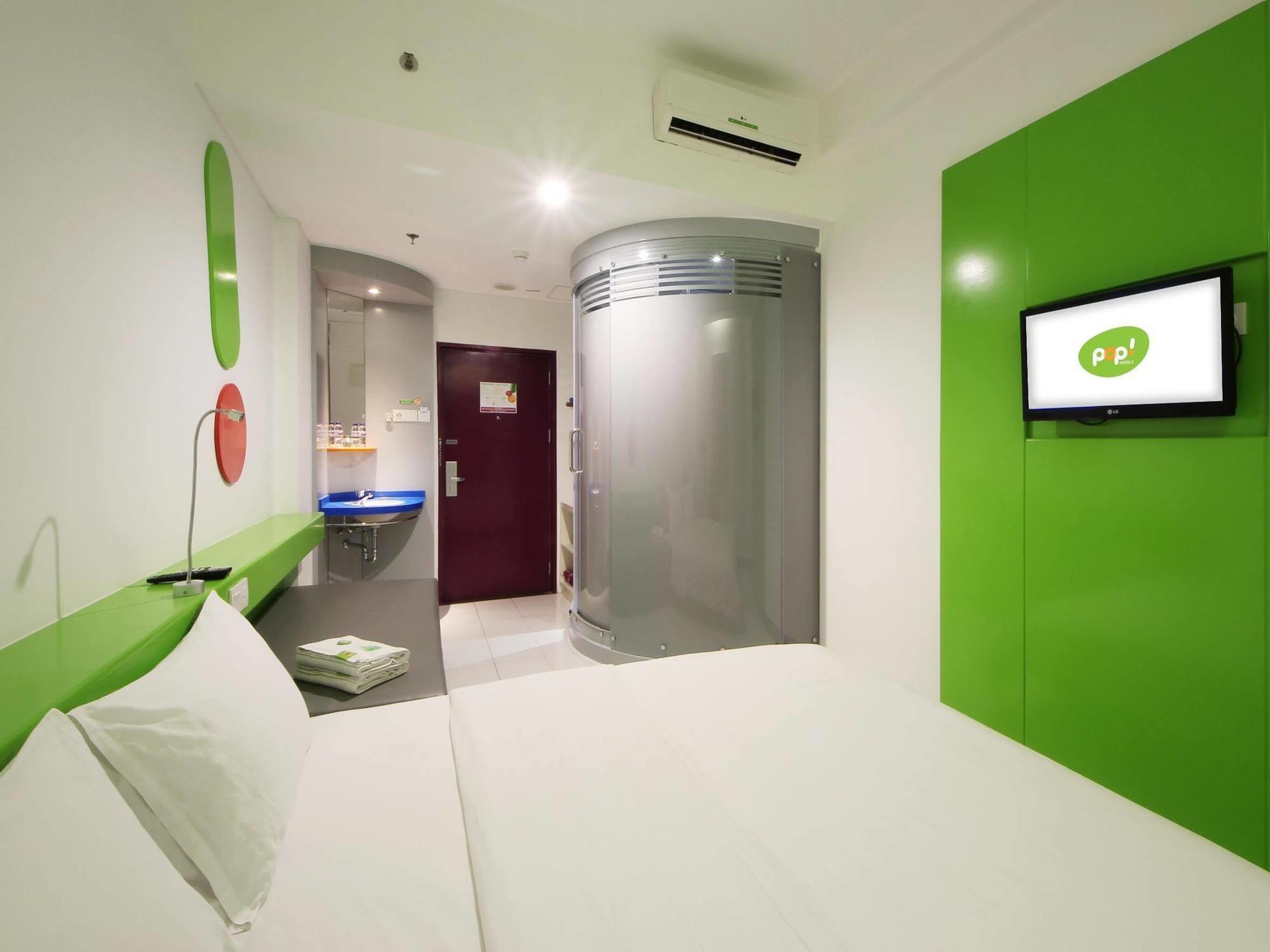 Pop! Hotel Kemang Jakarta Buitenkant foto